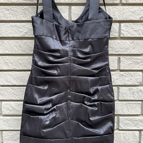 MAX and Cleo Metallic Pleated Floral Detail Dress Sz 8 - Picture 7 of 11